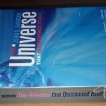 Libro "El Universo que se descubrió a sí mismo" (John D. Barrow, ed. inglesa)